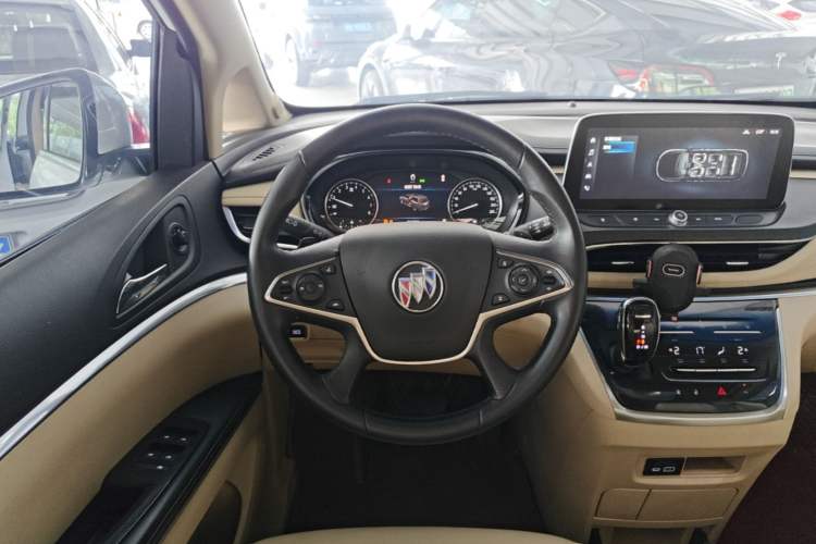 Used Buick GL8 2023 Facelifted Land Cruiser Executive Luxury Version Steering Wheel