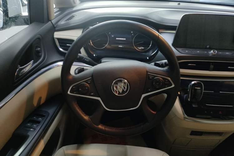 Used Buick GL8 2023 Facelifted Land Cruiser Executive Luxury Version Steering Wheel