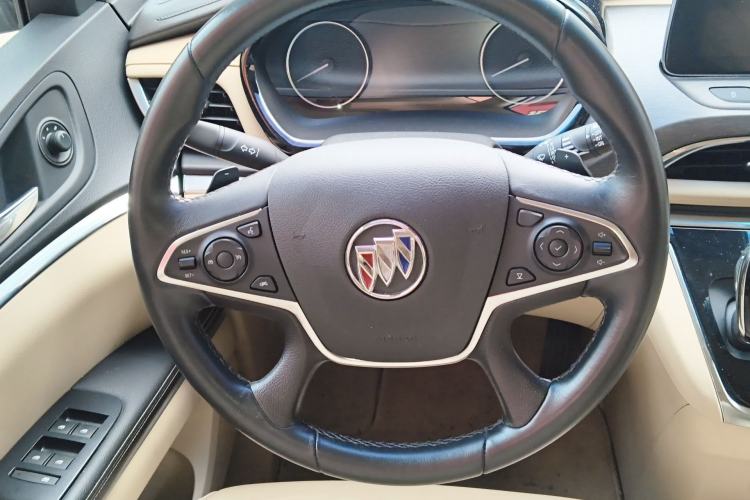 Used Buick GL8 2023 Facelifted Land Cruiser Executive Luxury Version Steering Wheel