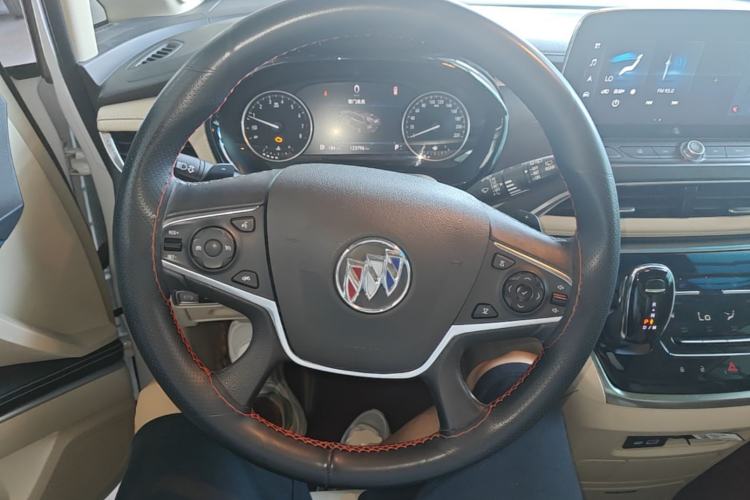 Used Buick GL8 2023 Facelifted Land Cruiser Executive Luxury Version Steering Wheel