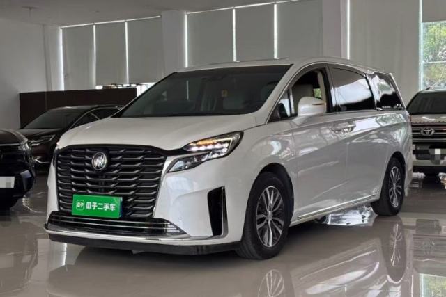 Buick GL8 2023 ES Lu Zun Deluxe Model مستعملة