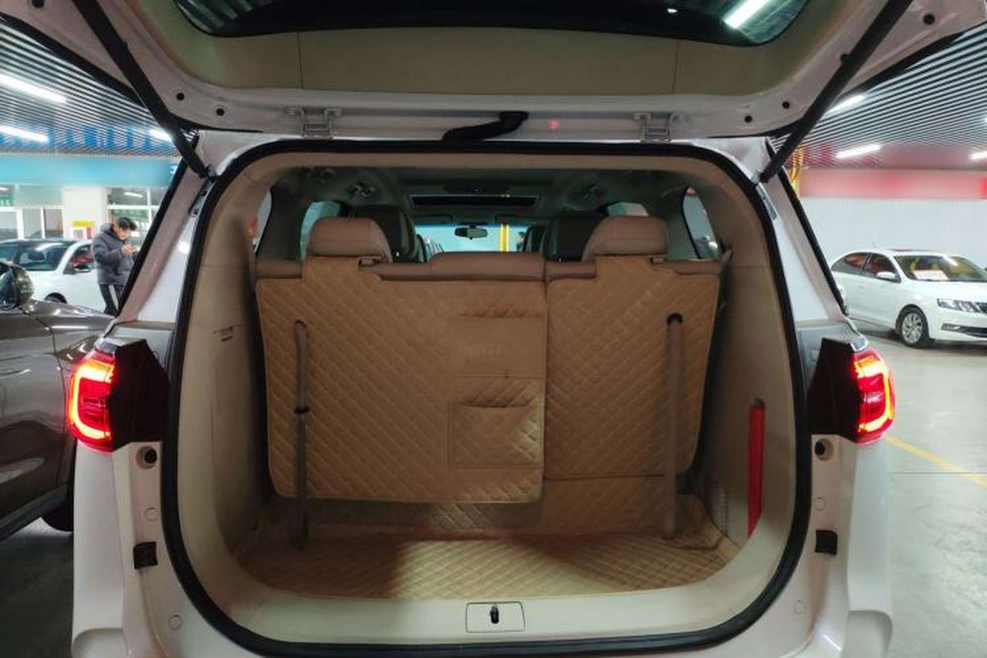 Used Buick GL8 2023 ES Lu Zun Comfort Model Trunk