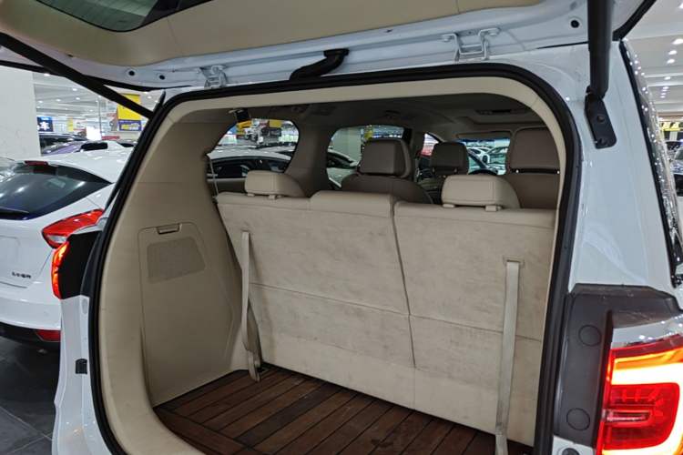 Used Buick GL8 2023 ES Lu Zun Deluxe Model Trunk