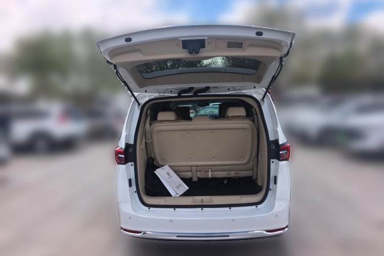 Used Buick GL8 2023 Facelifted Land Cruiser Executive Luxury Version Trunk