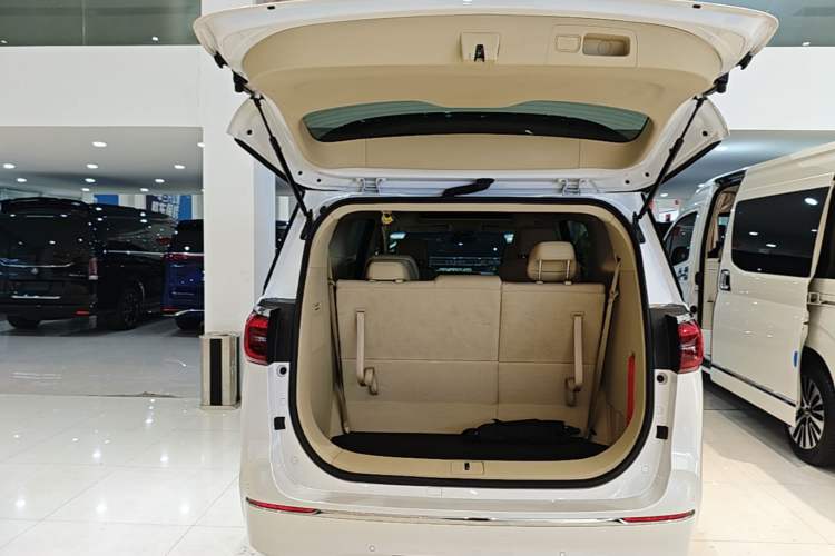 Used Buick GL8 2023 ES Lu Zun Deluxe Model Trunk