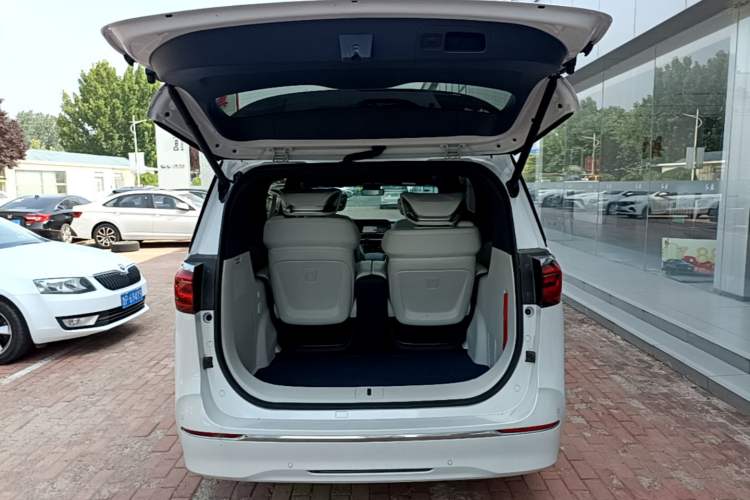 Used Buick GL8 2023 Avenir Avia Four-Seat Prestige Edition Trunk