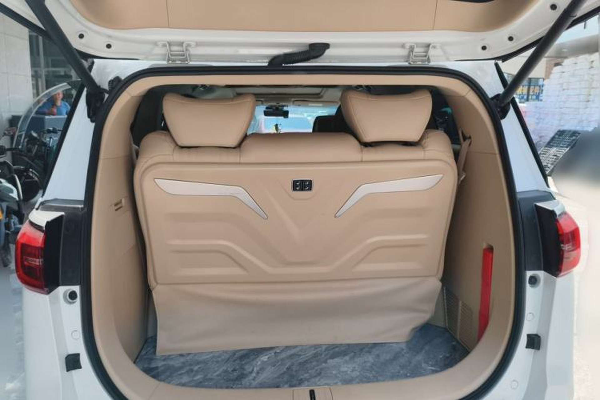 Used Buick GL8 2023 ES Lu Zun Flagship Model Trunk