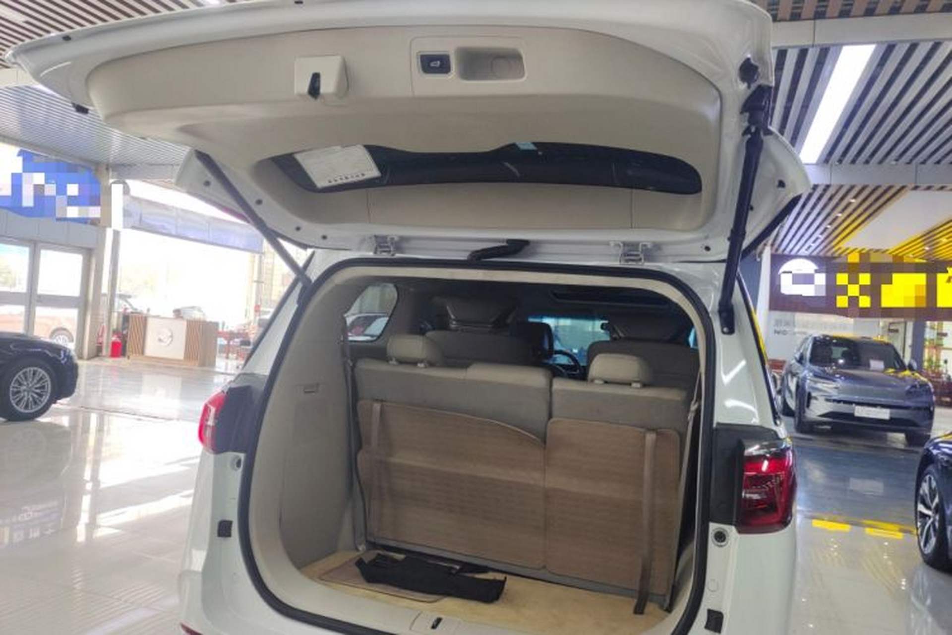Used Buick GL8 2023 ES Lu Zun Comfort Model Trunk