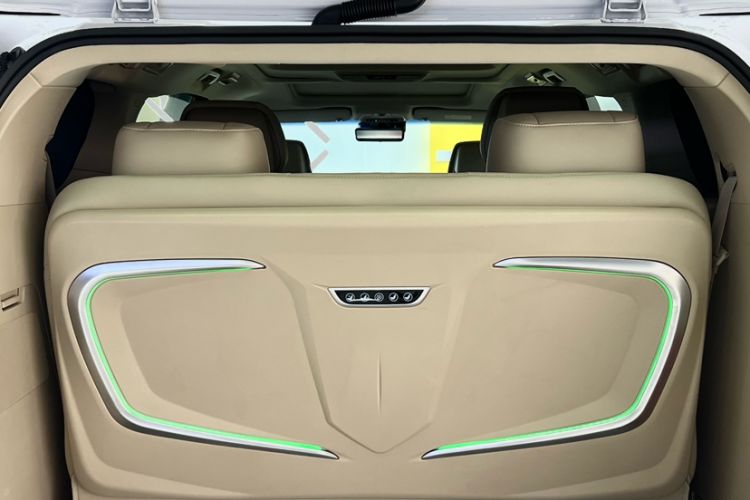 Used Buick GL8 2023 ES Lu Zun Luxury Edition and Yue Version Trunk
