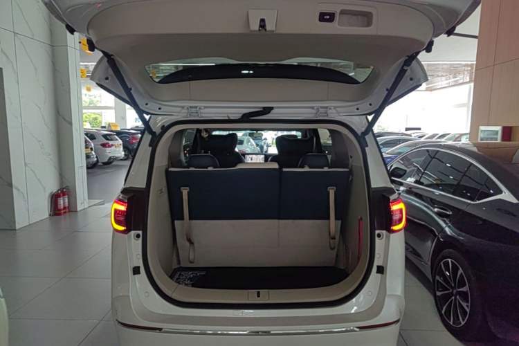 Used Buick GL8 2023 ES Lu Zun Comfort Model Trunk