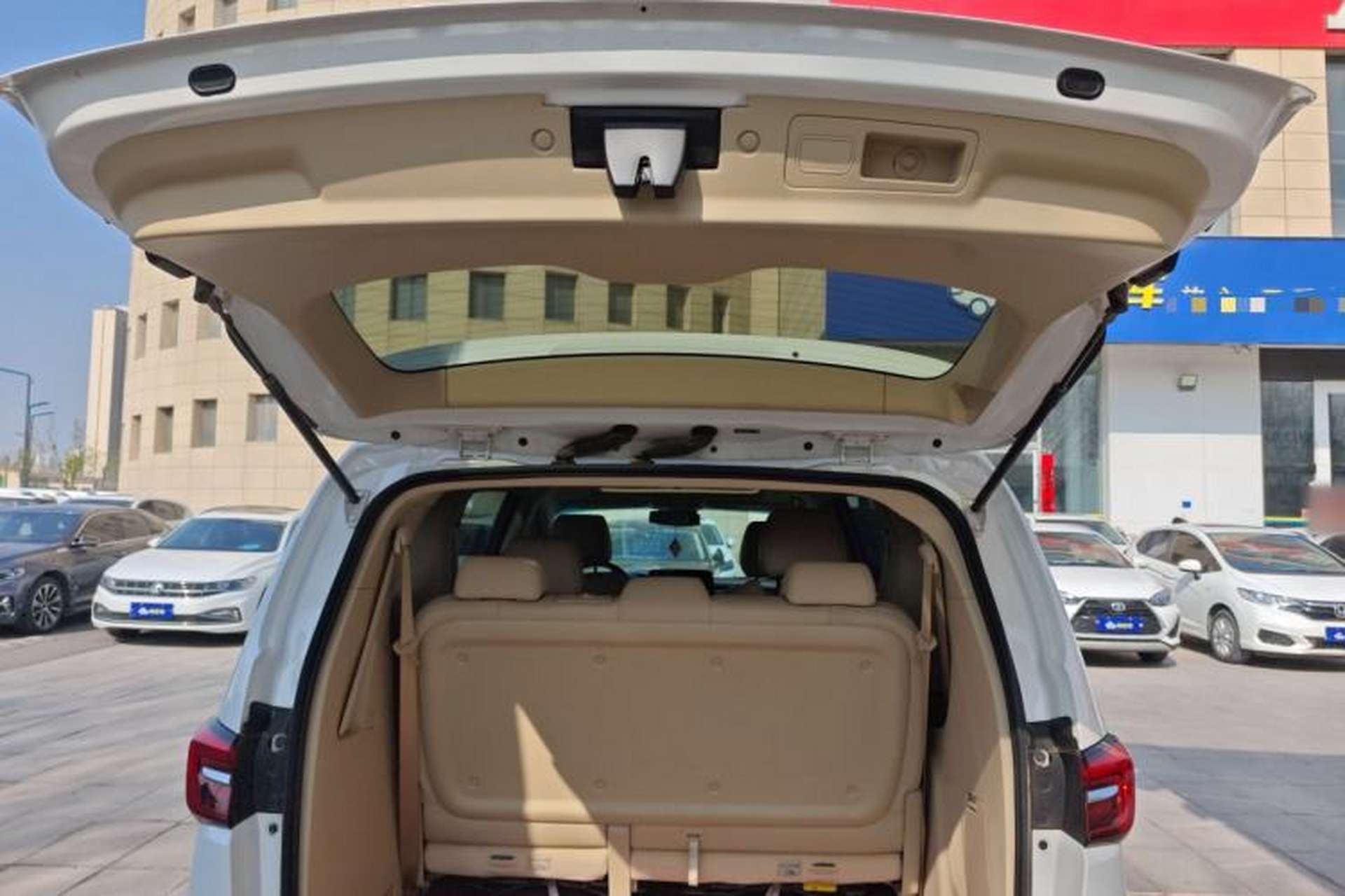 Used Buick GL8 2023 Facelifted Land Cruiser Executive Luxury Version Trunk