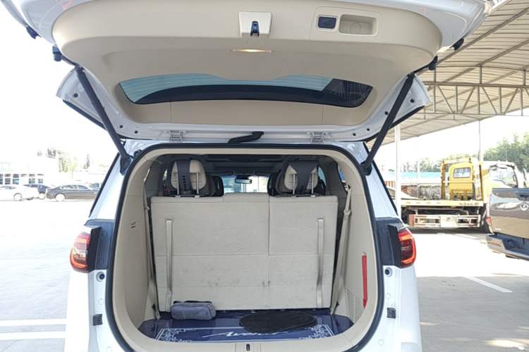Used Buick GL8 2023 ES Lu Zun Luxury Model Trunk