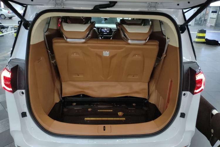 Used Buick GL8 2023 ES Lu Zun Deluxe Model Trunk
