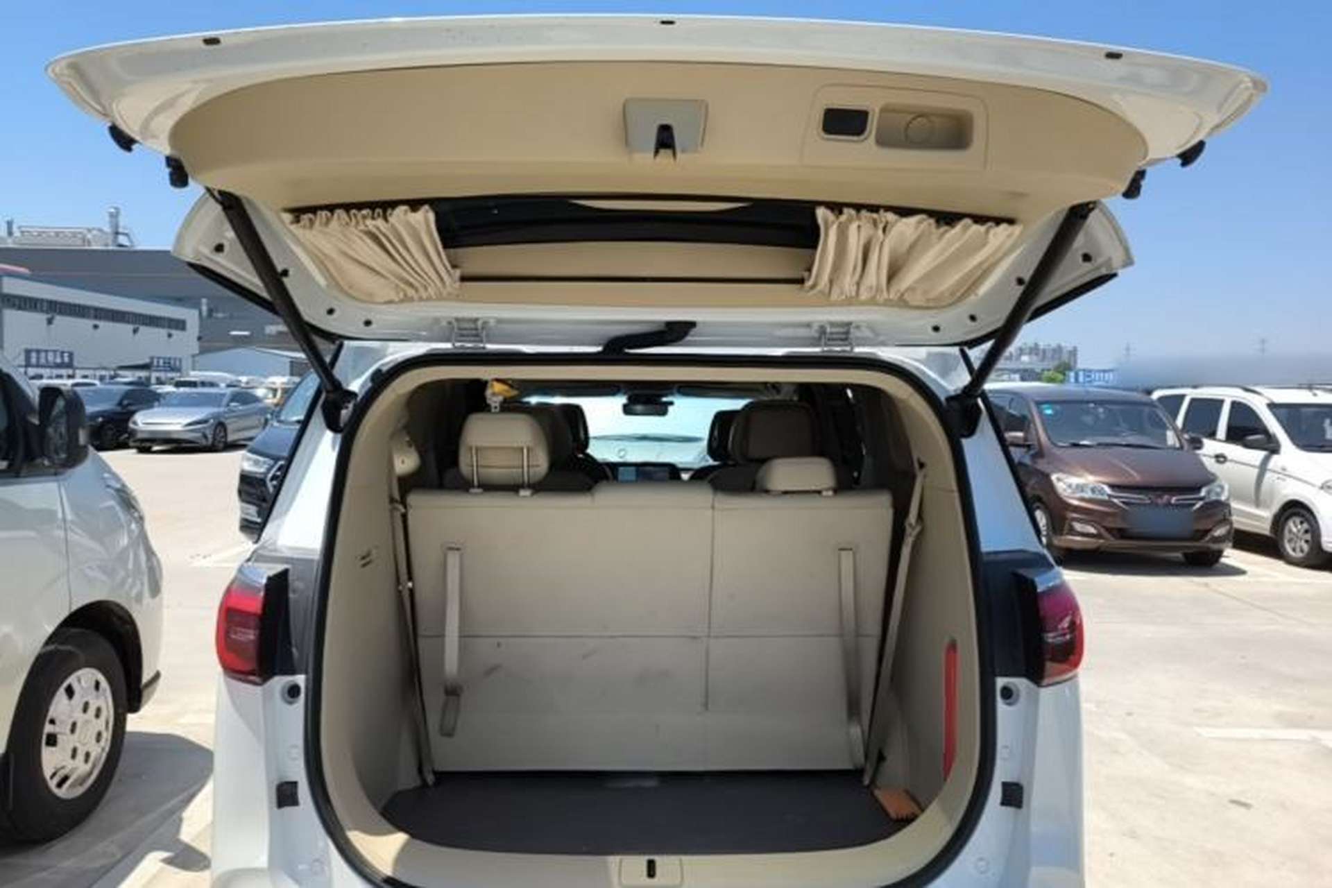 Used Buick GL8 2023 ES Lu Zun Deluxe Model Trunk