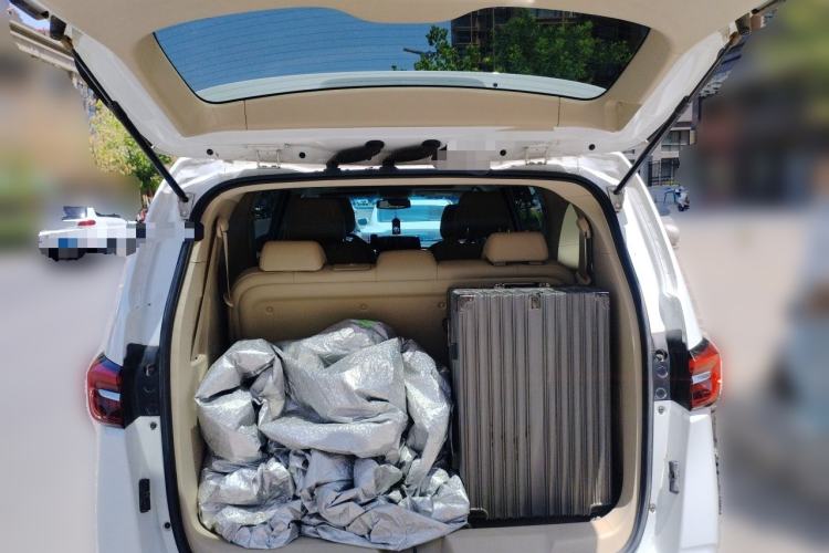 Used Buick GL8 2023 Facelifted Land Cruiser Executive Luxury Version Trunk