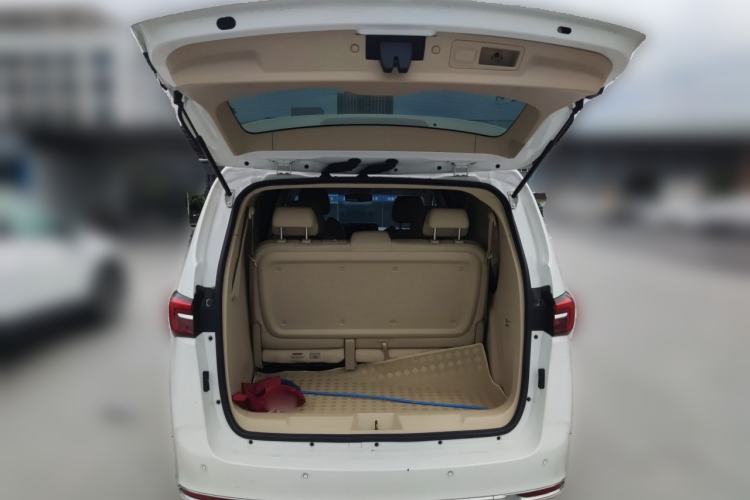 Used Buick GL8 2023 Facelifted Land Cruiser Executive Luxury Version Trunk