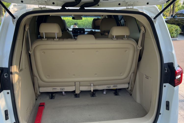 Used Buick GL8 2023 Facelifted Land Cruiser Executive Luxury Version Trunk