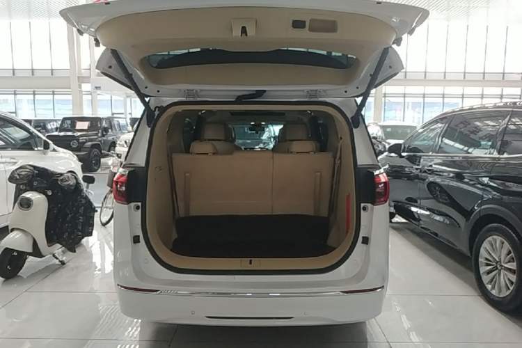 Used Buick GL8 2023 ES Lu Zun Deluxe Model Trunk