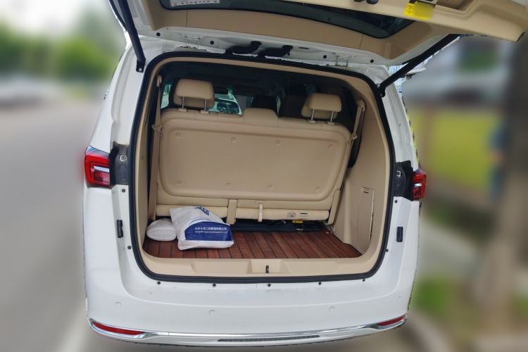 Used Buick GL8 2023 Facelifted Land Cruiser Executive Luxury Version Trunk