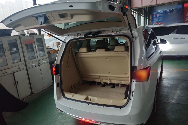 Used Buick GL8 2023 Facelifted Land Cruiser Executive Luxury Version Trunk