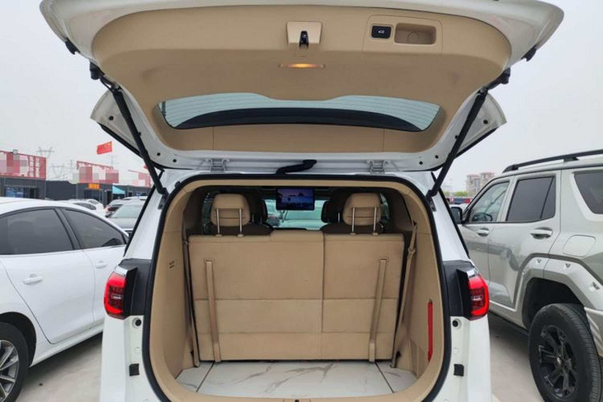 Used Buick GL8 2023 ES Lu Zun Deluxe Model Trunk