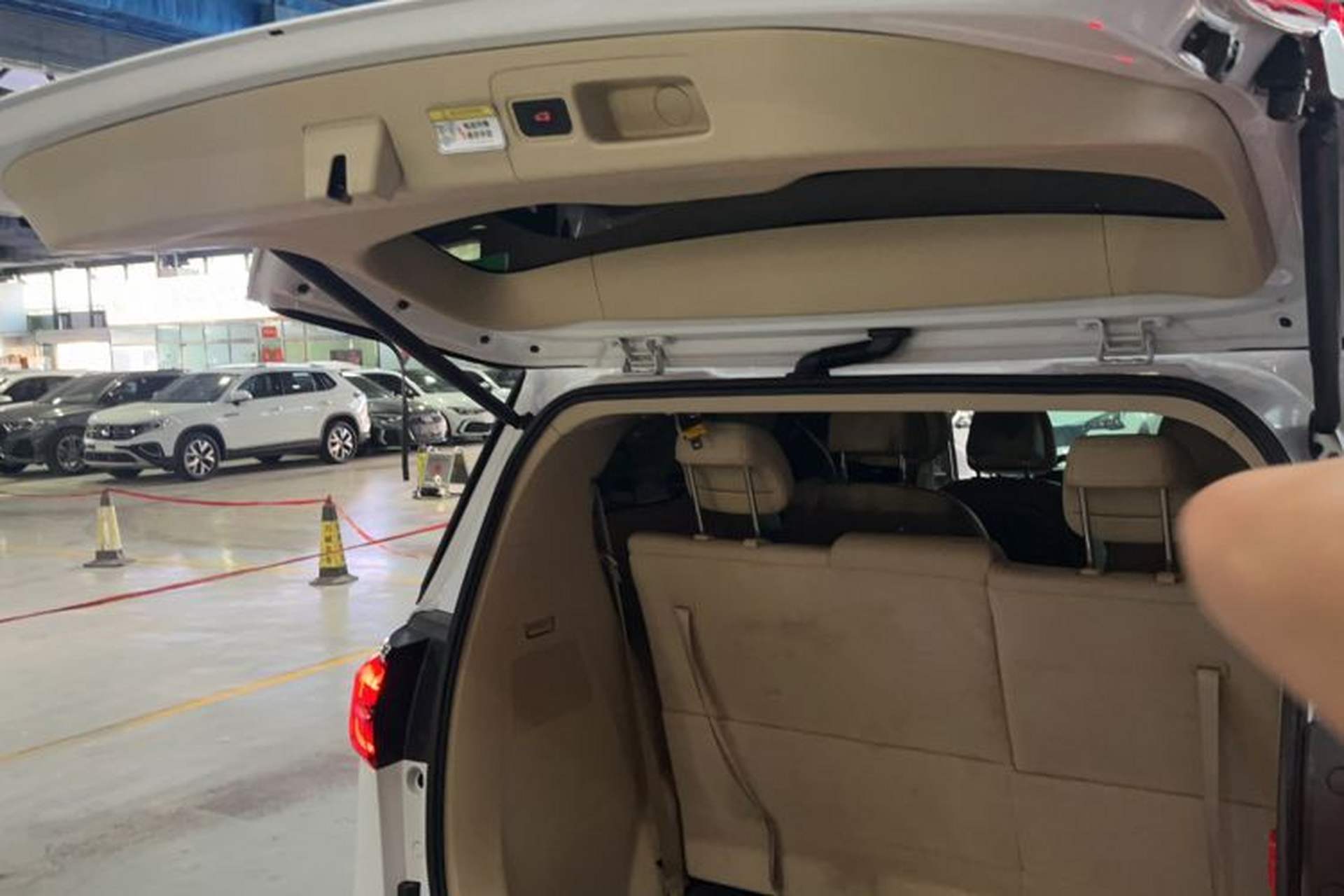 Used Buick GL8 2023 ES Lu Zun Deluxe Model Trunk