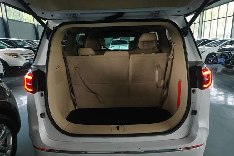 Used Buick GL8 2023 ES Lu Zun Smart Flagship Model Trunk