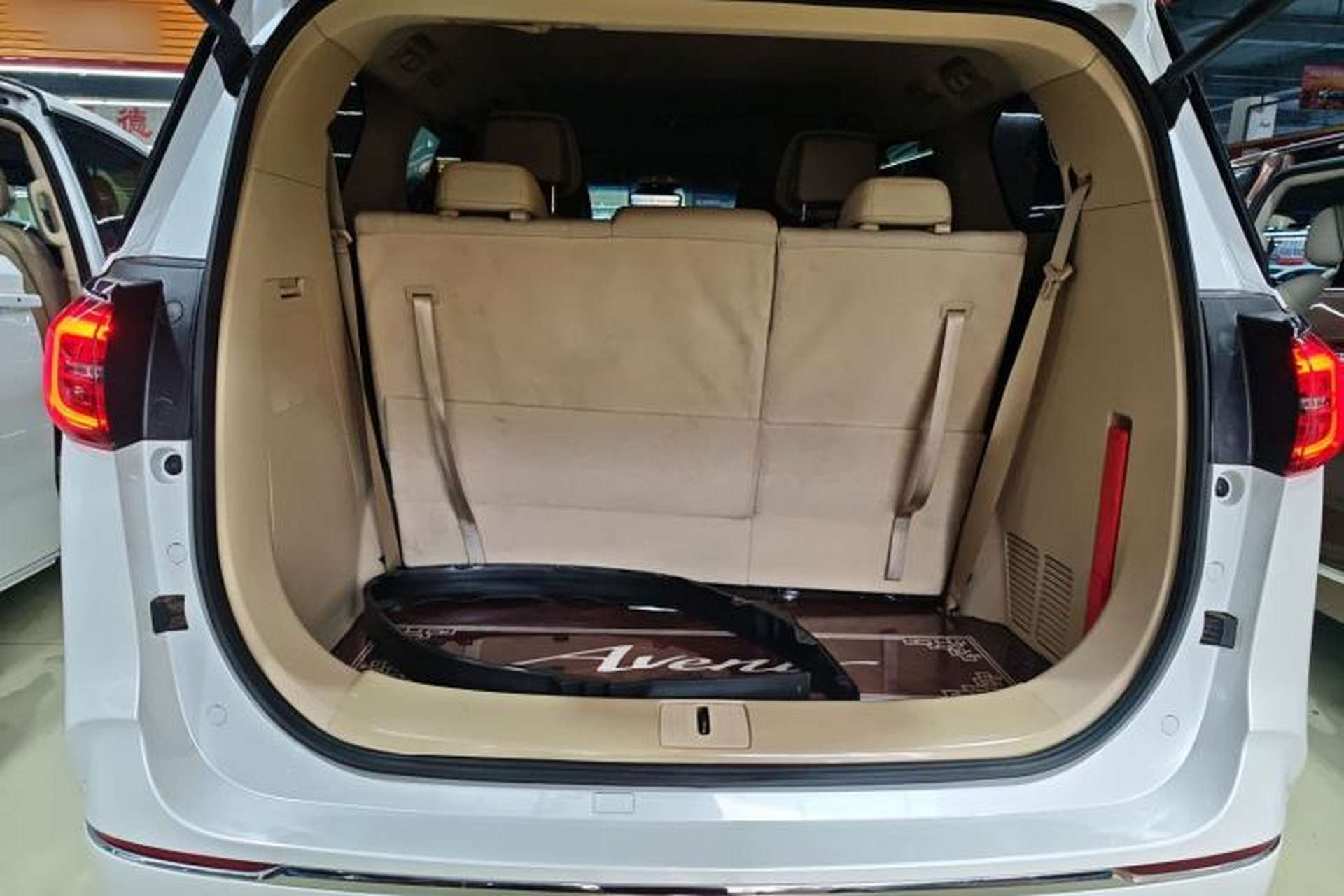 Used Buick GL8 2023 ES Lu Zun Deluxe Model Trunk