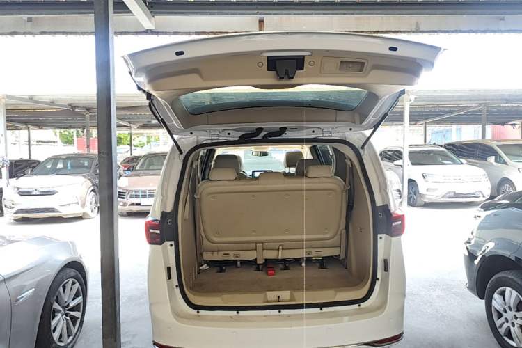 Used Buick GL8 2023 Facelifted Land Cruiser Executive Luxury Version Trunk
