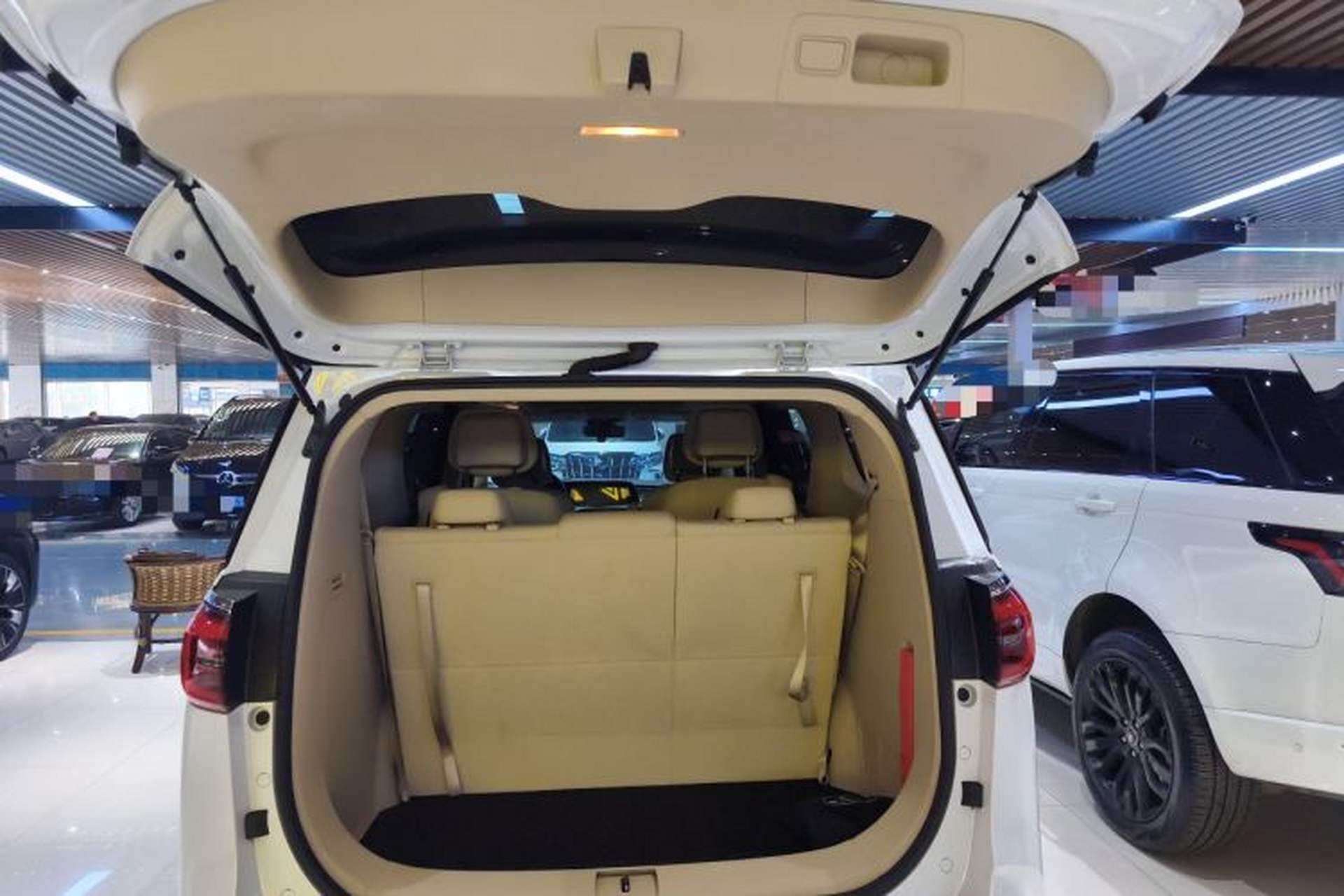 Used Buick GL8 2023 ES Lu Zun Deluxe Model Trunk