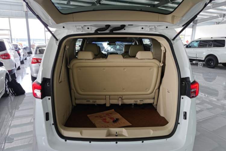 Used Buick GL8 2023 Facelifted Land Cruiser Executive Luxury Version Trunk