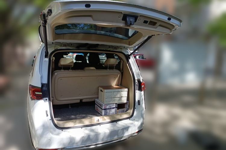Used Buick GL8 2023 Facelifted Land Cruiser Executive Luxury Version Trunk