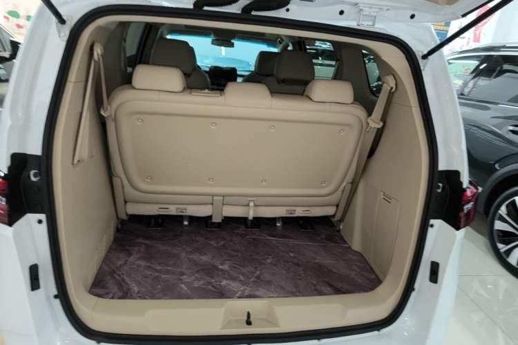 Used Buick GL8 2023 Facelifted Land Cruiser Executive Luxury Version Trunk