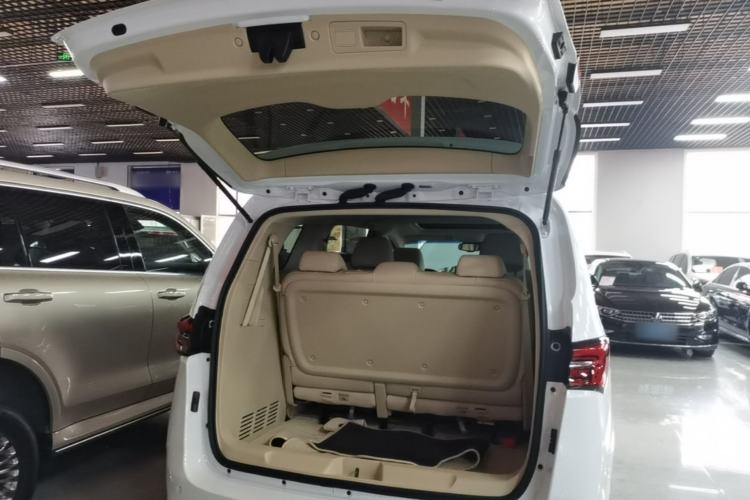 Used Buick GL8 2023 Facelifted Land Cruiser Executive Luxury Version Trunk