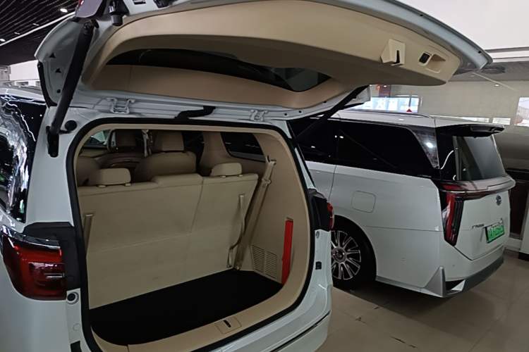 Used Buick GL8 2023 ES Lu Zun Luxury Model Trunk