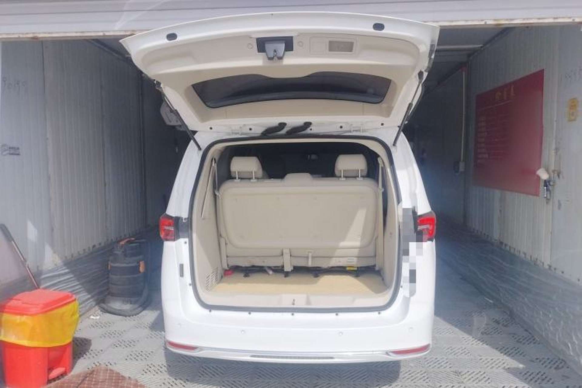 Used Buick GL8 2023 Land Executive Class Comfort Model Trunk
