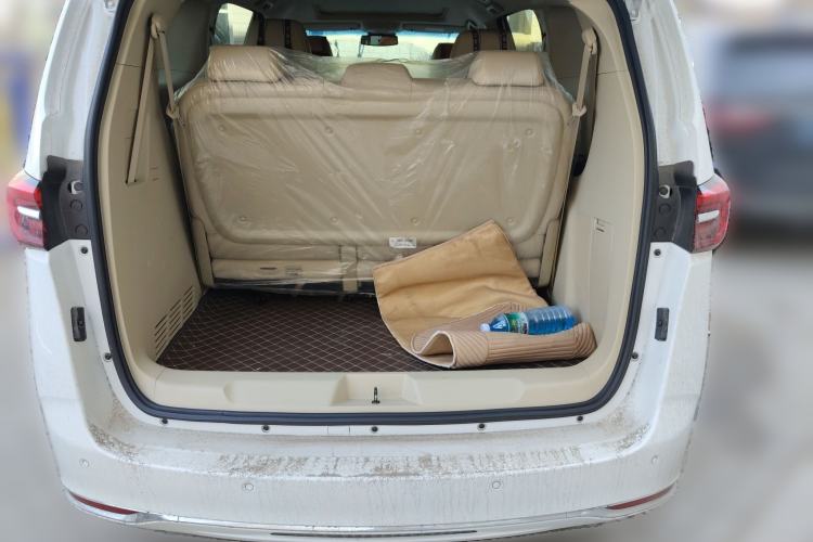 Used Buick GL8 2023 Facelifted Land Cruiser Executive Luxury Version Trunk