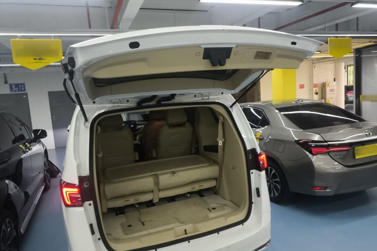 Used Buick GL8 2023 Facelifted Land Cruiser Executive Luxury Version Trunk