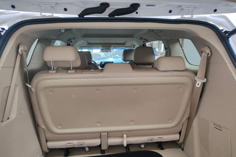 Used Buick GL8 2023 Facelifted Land Cruiser Executive Luxury Version Trunk