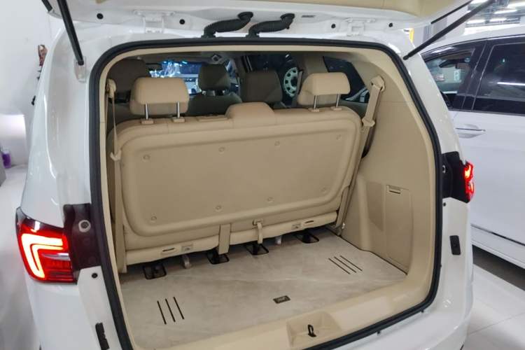 Used Buick GL8 2023 Facelifted Land Cruiser Executive Luxury Version Trunk