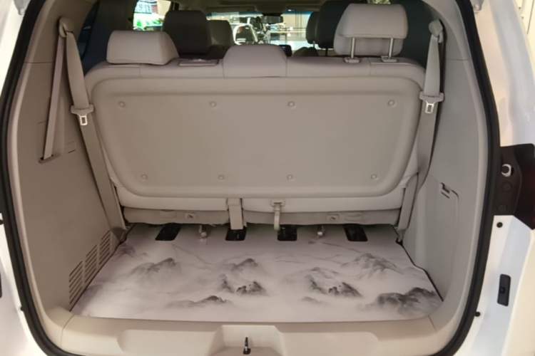 Used Buick GL8 2023 Land Executive Class Comfort Model Trunk