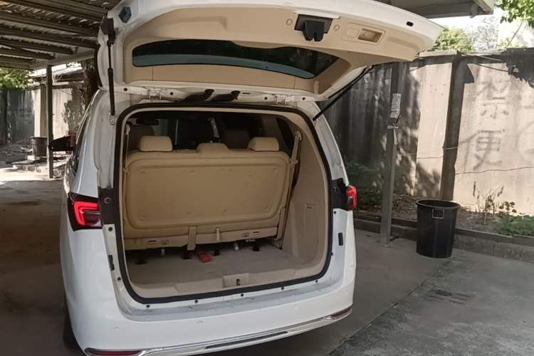 Used Buick GL8 2023 Facelifted Land Cruiser Executive Luxury Version Trunk