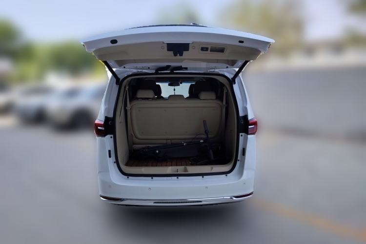 Used Buick GL8 2023 Land Executive Class 652T Luxury Model Trunk