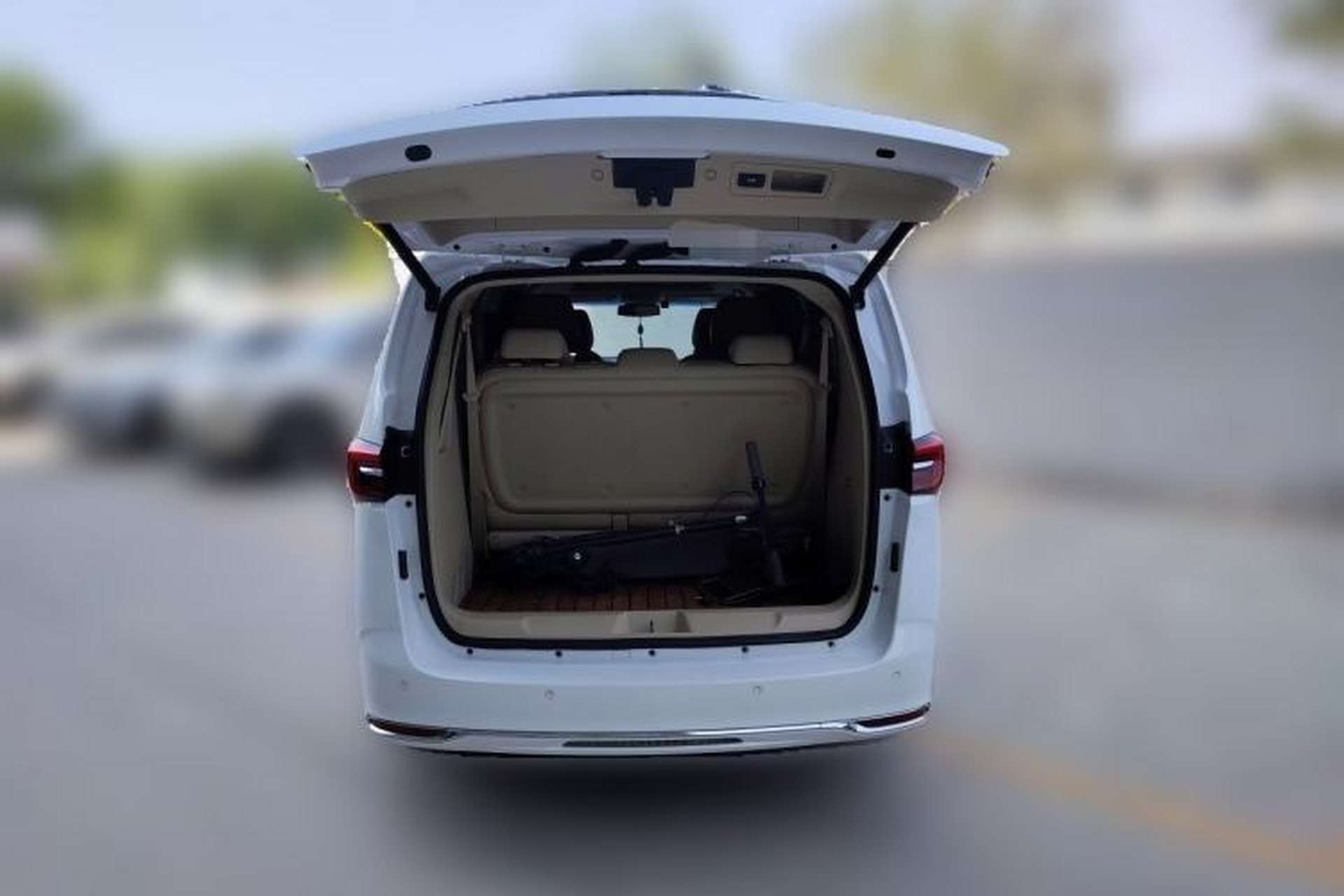 Used Buick GL8 2023 Land Executive Class 652T Luxury Model Trunk