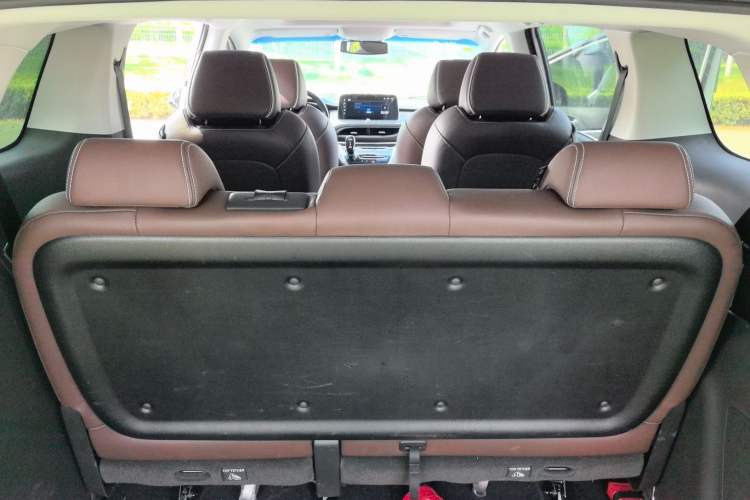Used Buick GL8 2023 Land Executive Class 652T Luxury Model Trunk