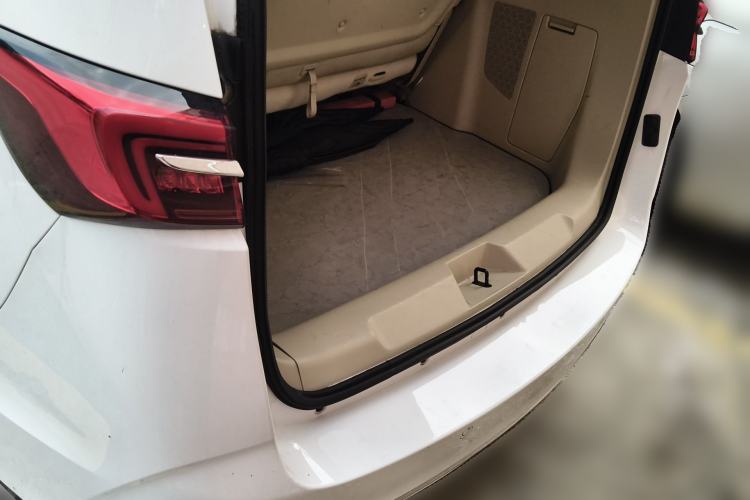 Used Buick GL8 2023 Facelifted Land Cruiser Executive Luxury Version Trunk
