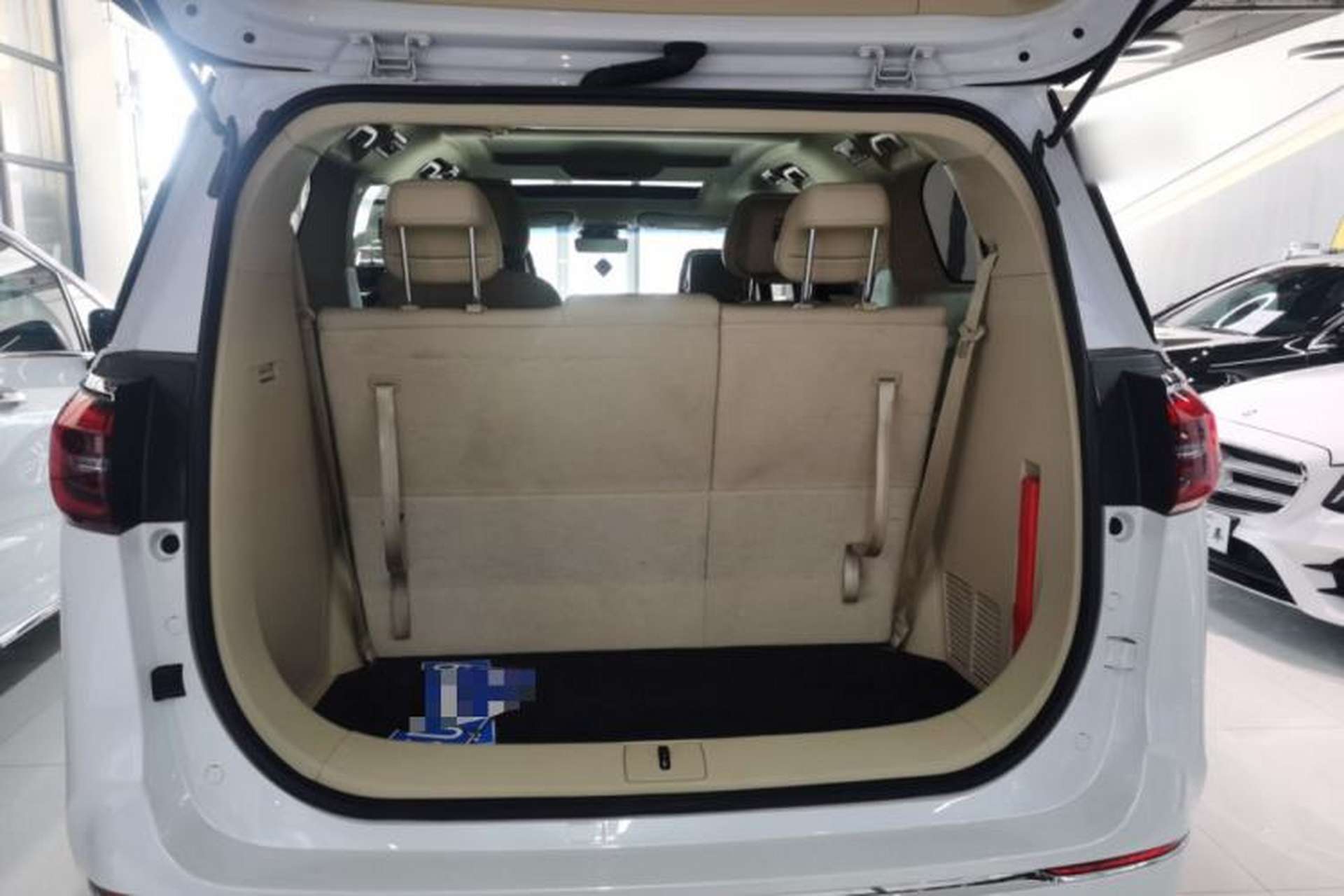 Used Buick GL8 2023 ES Lu Zun Deluxe Model Trunk