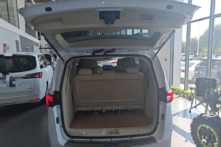 Used Buick GL8 2023 Facelifted Land Cruiser Executive Luxury Version Trunk