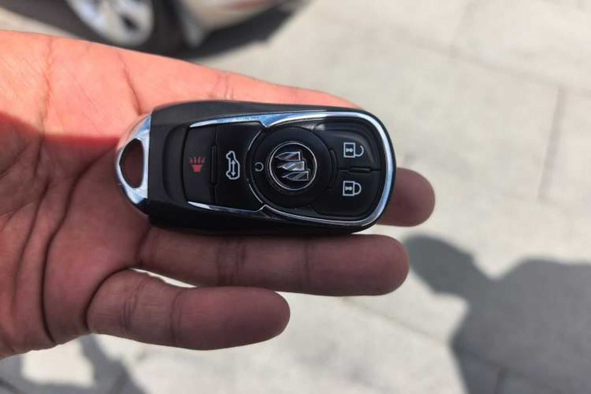 Used Buick GL8 2023 Facelifted Land Cruiser Executive Luxury Version Vehicle Key