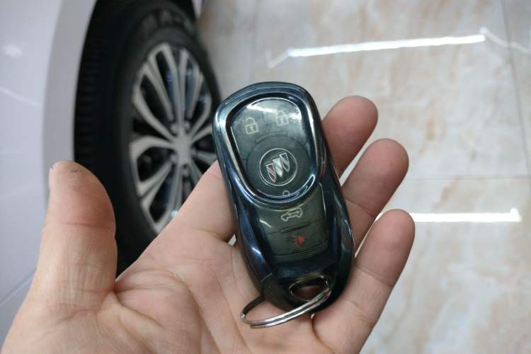 Used Buick GL8 2023 Facelifted Land Cruiser Executive Luxury Version Vehicle Key
